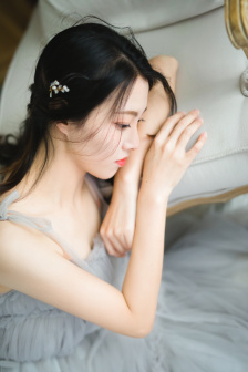 漂亮诱人的女邻居